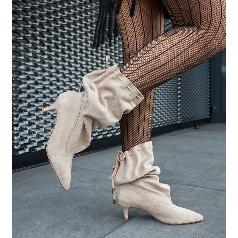 Bézs színű, öko-velúr, alacsonyan csúszós csizma 1