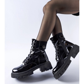 Fekete patentos, enyhén szigetelt Cunha bokacsizma 1