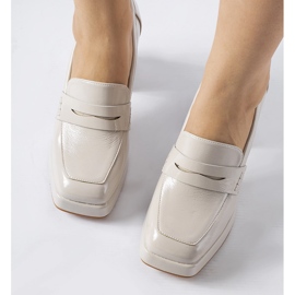 Szürke lakkozott pumpák West sarokkal 1 Szürke lakkozott pumpák West sarokkal 1