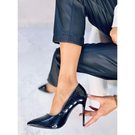 Pumpák egy Lone Black tűsarkún fekete 1