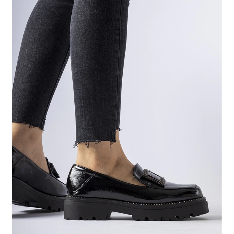 Fekete lakkozott naplopók strasszokkal a Clarks cégtől 1