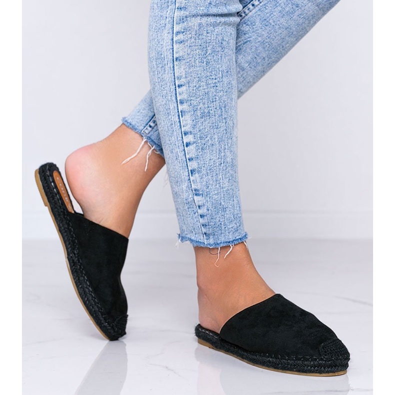 Vénusz fekete szárnyai 1