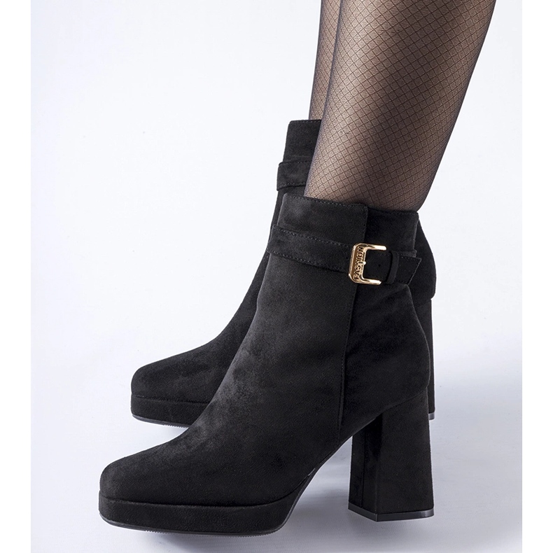 Fekete szigetelt klasszikus Caio magas sarkú bokacsizma 1