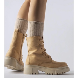 Barna csizma masszív Riel talppal 1