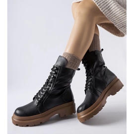 Fekete tornacipő színes Quennie talppal 1