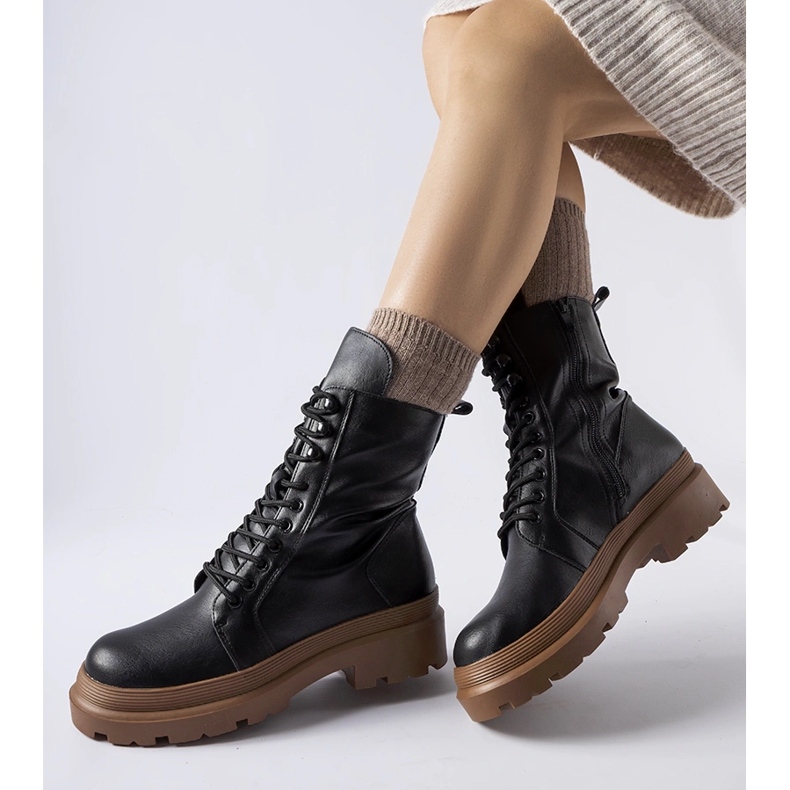 Fekete tornacipő színes Quennie talppal 1