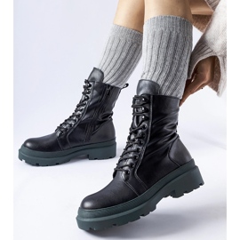 Fekete tornacipő színes Quennie talppal 2