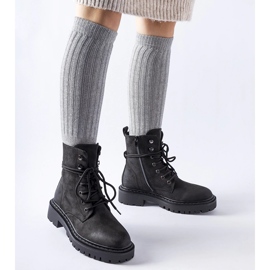 Fekete lapos csizma Brattle védővel 1