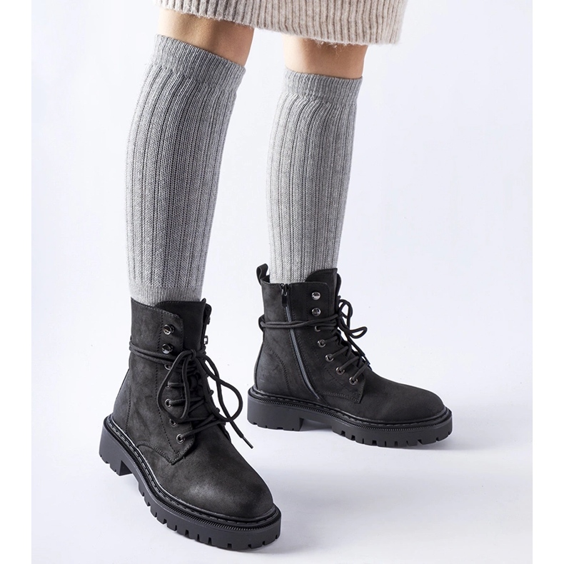 Fekete lapos csizma Brattle védővel 1