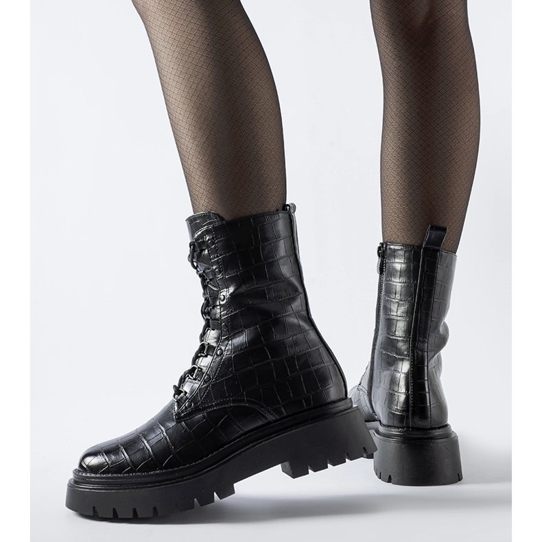 Fekete lakk szigetelésű Cressac csizma 1