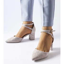 Szürke alacsony sarkú pumpák a Florina márkától 1