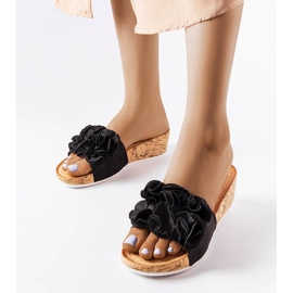 A márka fekete ékszandálja Estella 1