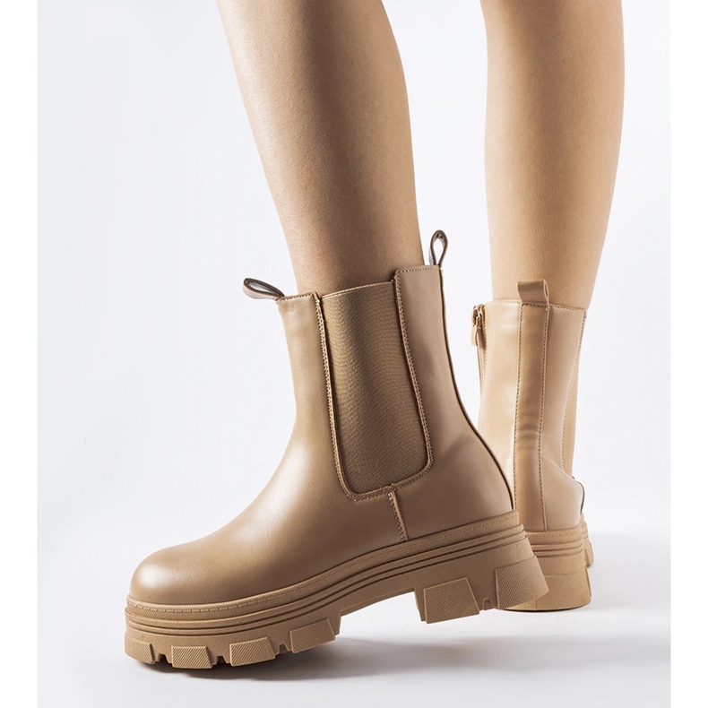 Bézs bokacsizma a Placido platformon 1