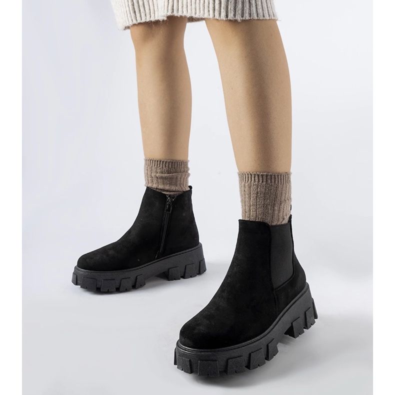 Fekete alacsony csizma masszív Willo talppal 1