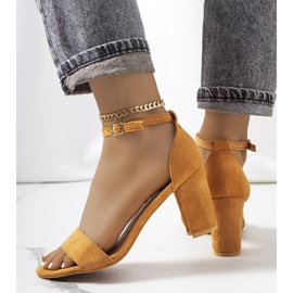 Barna szandál a Karella poszton sokszínű 1