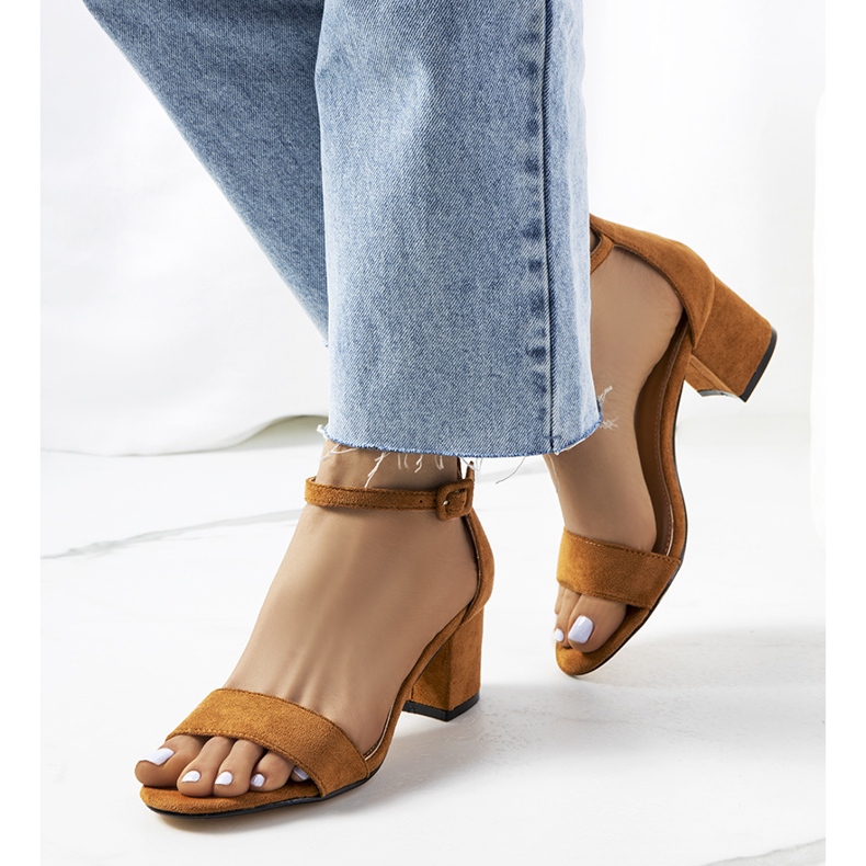 Barna szandál a Deshe poszton 1 Barna szandál a Deshe poszton 1