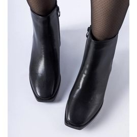 Fekete szigetelt négyszögletes sarkú csizma Boris 1