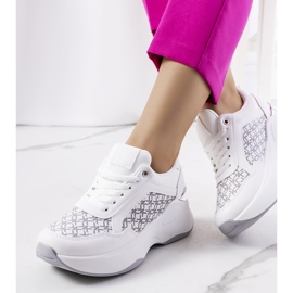 Milan fehér tornacipője 1 Milan fehér tornacipője 1