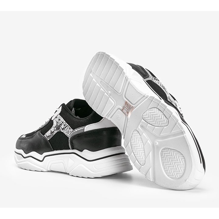 Fekete cipők vastag talppal, kígyóbőr mintával Anika 1