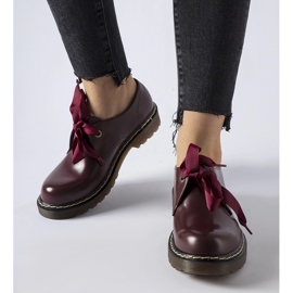 Gesztenyebarna cipő dekoratív masnival a Rodriguez cégtől piros 2