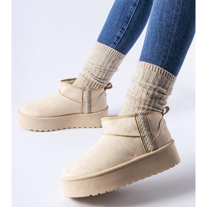 Bézs hócsizma a Dennison platformon 1