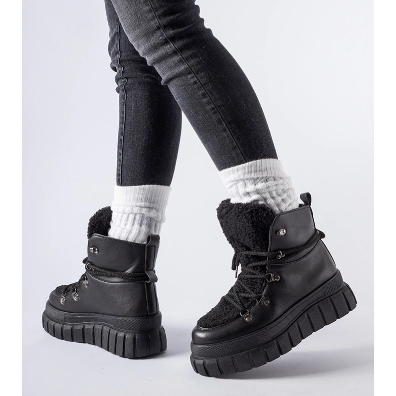 Fekete bokacsizma masszív Sforza platformon 1