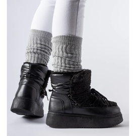 Fekete hócsizma egy hatalmas Elvio platformon 1