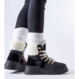 Fekete munkások egy hatalmas Rodrigo platformon 1