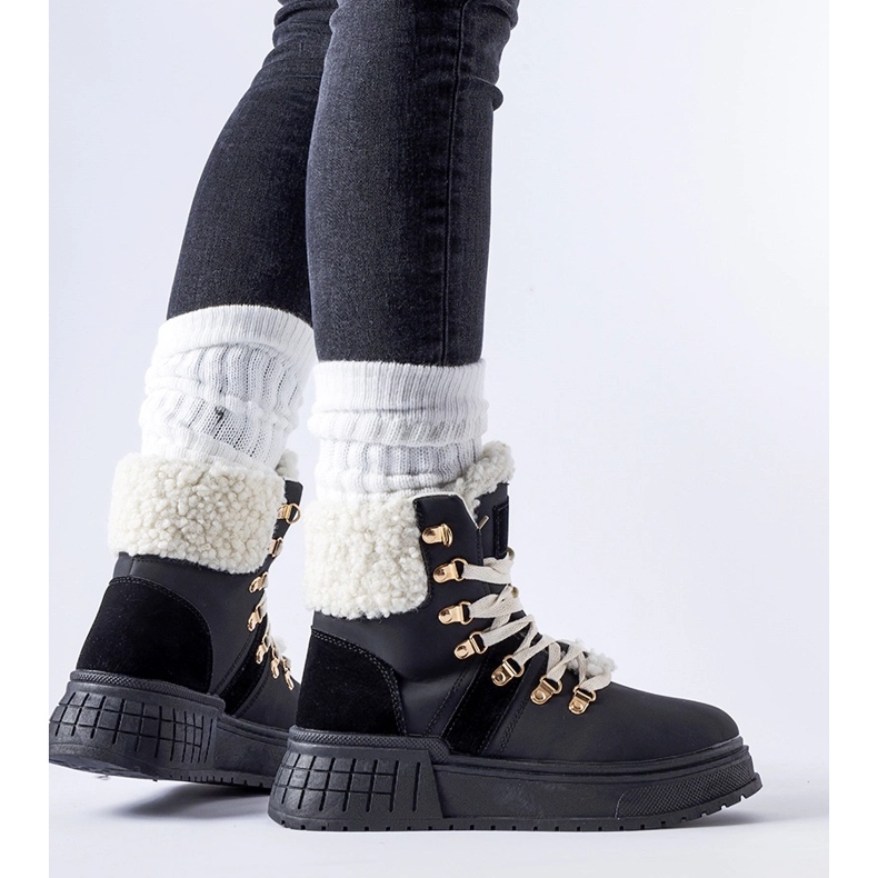 Fekete munkások egy hatalmas Rodrigo platformon 1