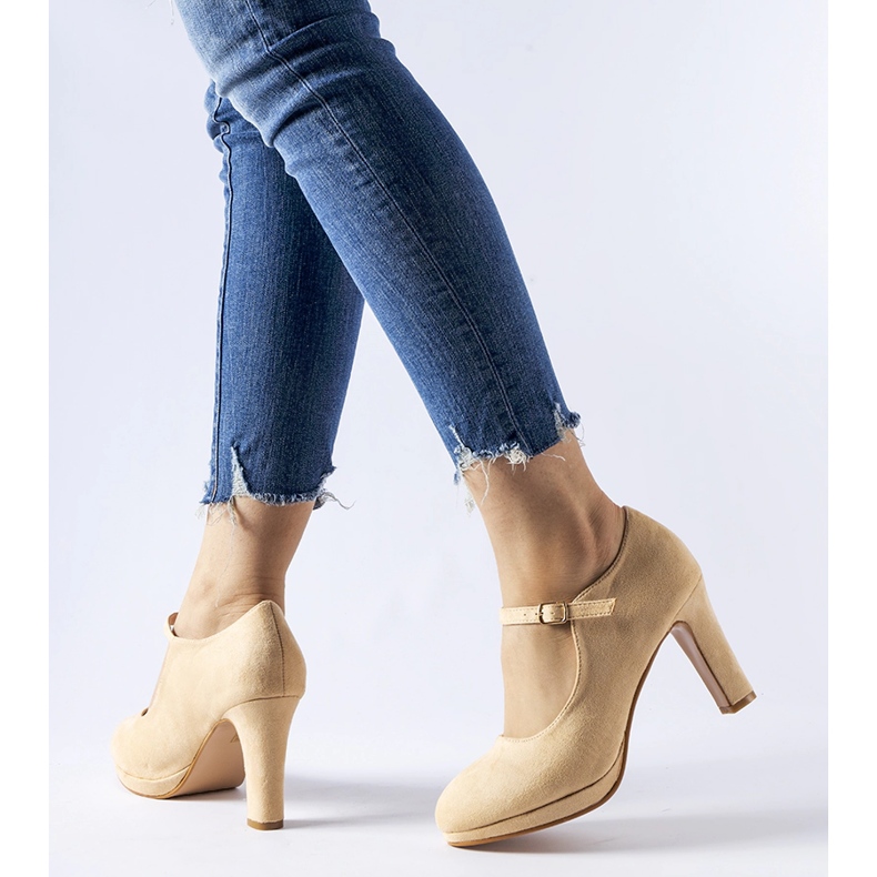 Bézs magas sarkú cipő Serri rögzítéssel 1