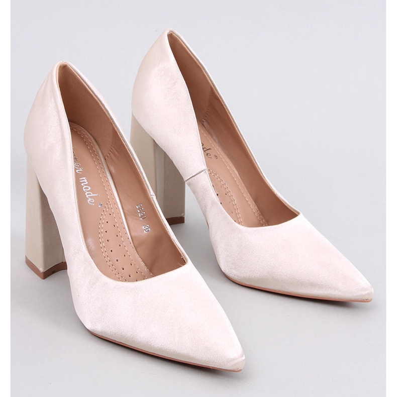 Astia Beige szatén magassarkú pumpák bézs 1