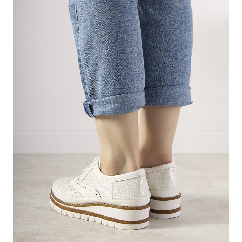 Felcsúsztatható ezüst cipő GF-FD9 csapokkal fehér 1