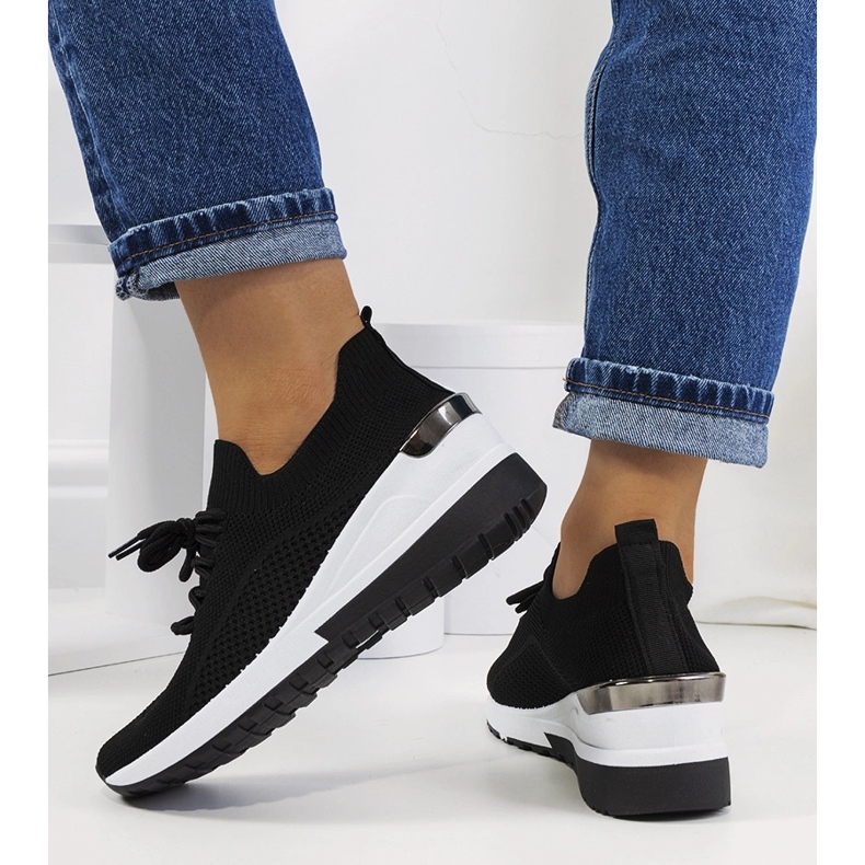 Fekete tornacipő a Sabelia éken 2