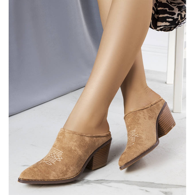 Beépített előlappal ellátott bézs csúszdák a Lindától 1