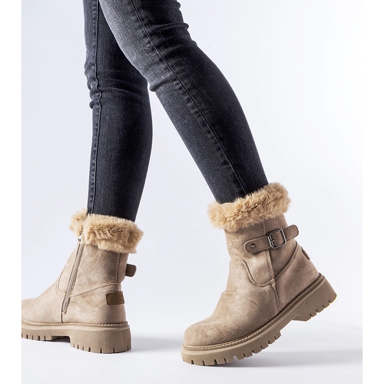 Barna szigetelt szőrmés csizma az Odetta márkától 1 Barna szigetelt szőrmés csizma az Odetta márkától 1