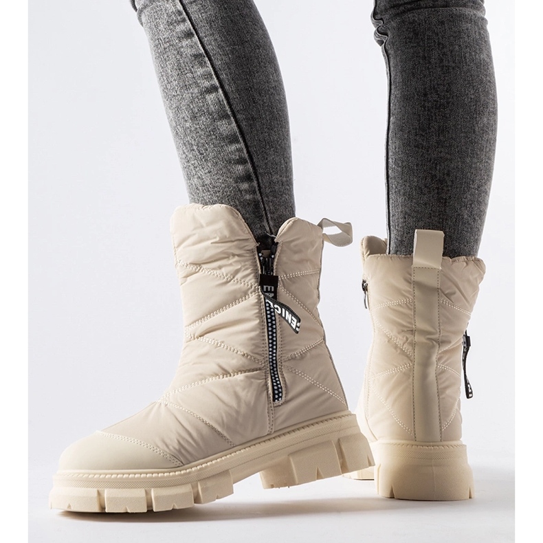 Bézs színű hőszigetelt steppelt Antonina hócsizma 1