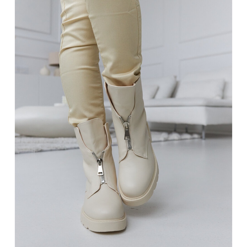 Bézs színű szigetelt csizma cipzárral az Oakdale-től 1