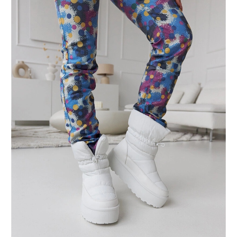 Fehér szigetelt hócsizma a Polk platformon 1