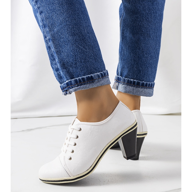 BM Fehér cipő a Filra poszton 2