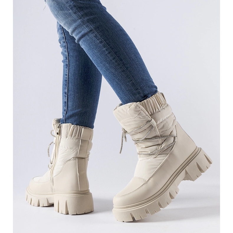 Bézs színű hócsizma Pettenasco strasszokkal 1