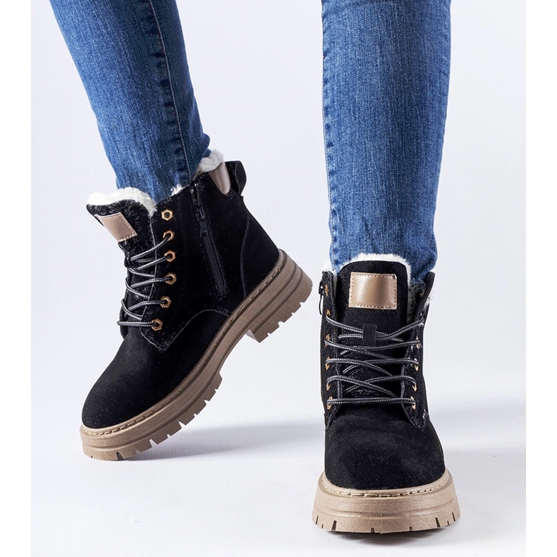 Fekete munkáscsizma könnyű szigeteléssel a Stevens-től 1