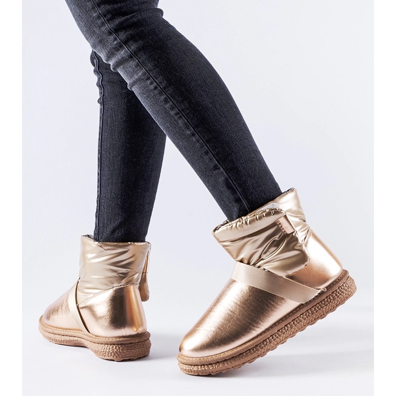 Barna fényes rövid hócsizma a Delaune márkától 1