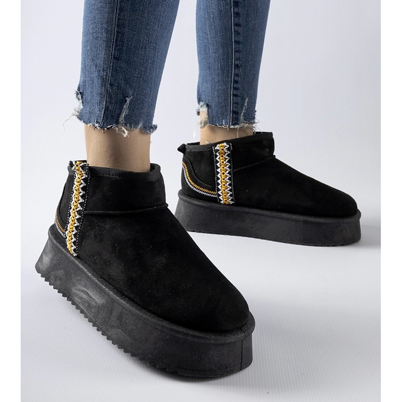 Fekete hócsizma a Scavi platformon 1