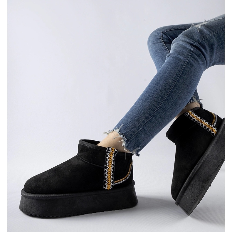 Fekete hócsizma a Scavi platformon 2