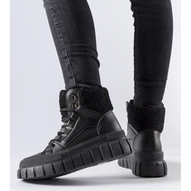 Fekete szigetelt Adamsville tornacipő 1