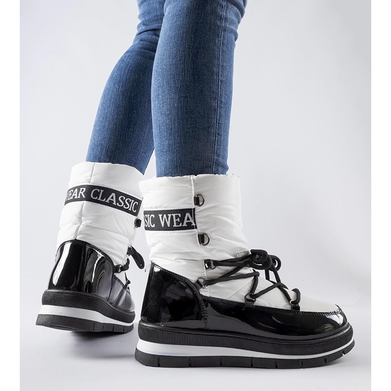 Fehér hócsizma a Vineyard platformon 1