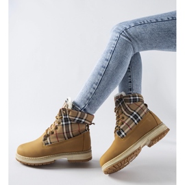 Barna csizma Dino ráccsal díszítve 1 Barna csizma Dino ráccsal díszítve 1