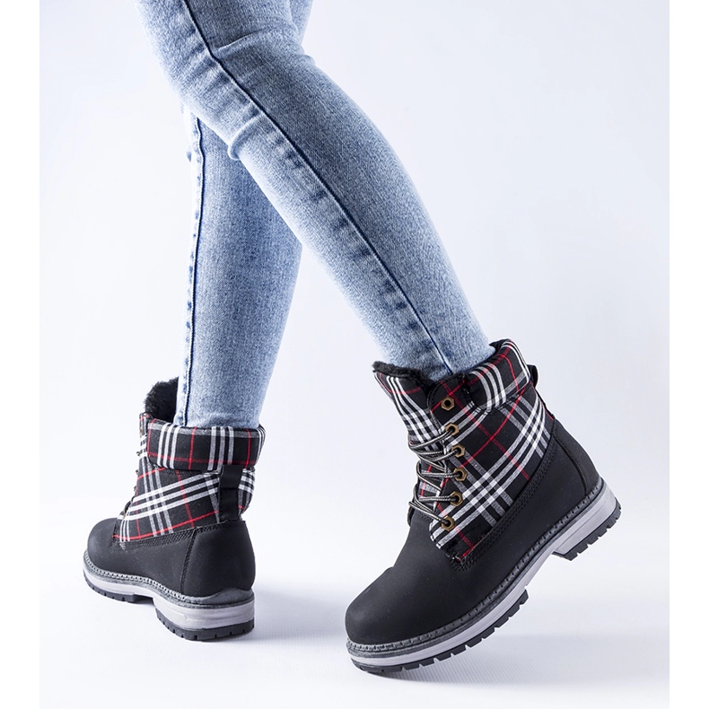 Fekete csizma Dino csekkel díszítve 1