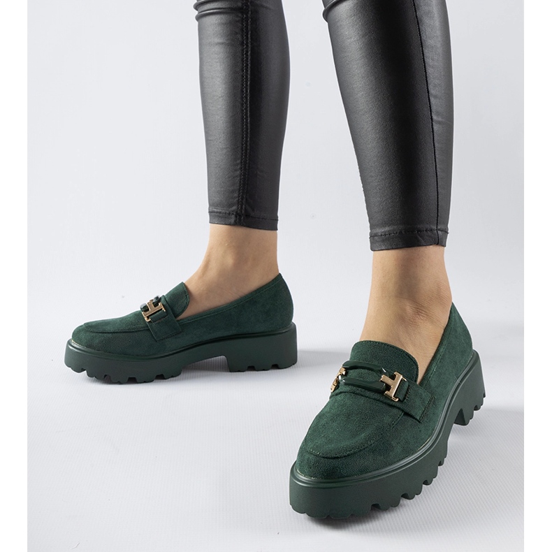 Pisai csattal díszített zöld mokaszinok 1