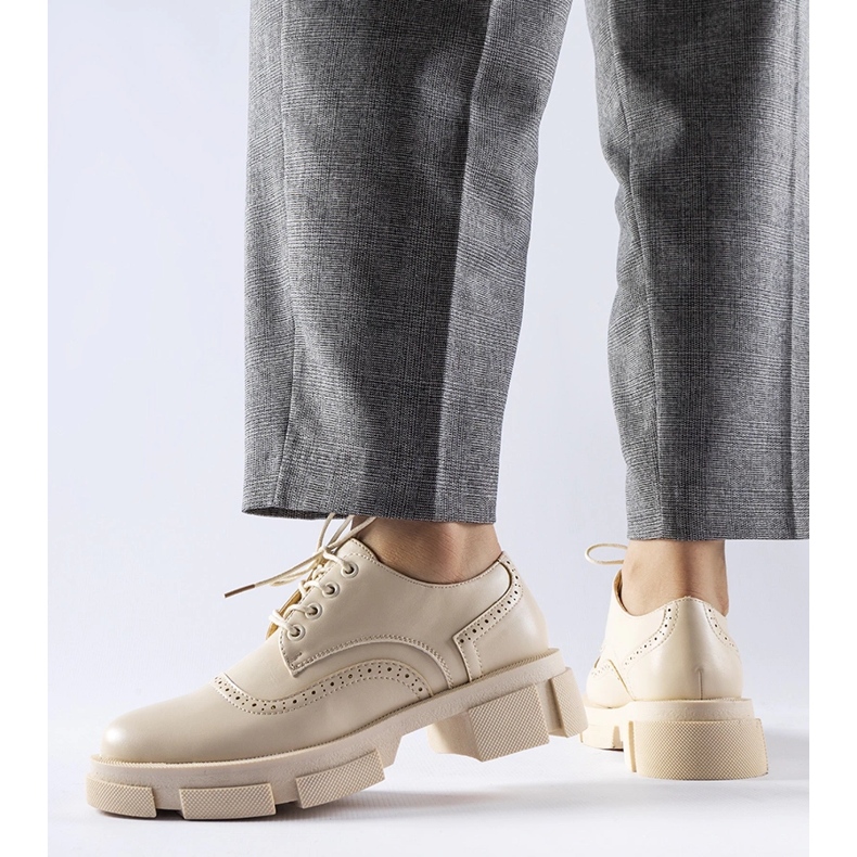 Bézs színű fűzős Piazzetta cipő 1